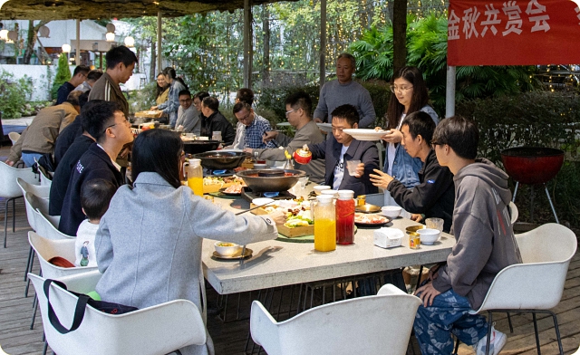 鷹皇科技燈光音響視頻國慶團建聚餐